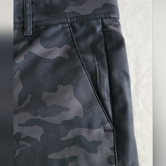 🩳 George Men’s Black Camo Commuter Shorts – Size 34, NWT, Moisture-Wicking - Picture 3 of 13